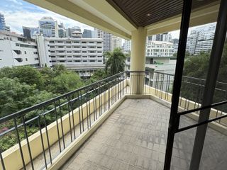 For rent 3 bedrooms apartment in Khlong Toei, Bangkok
