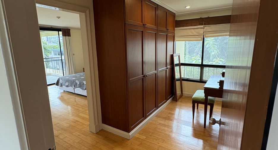 For rent 3 bedrooms apartment in Khlong Toei, Bangkok