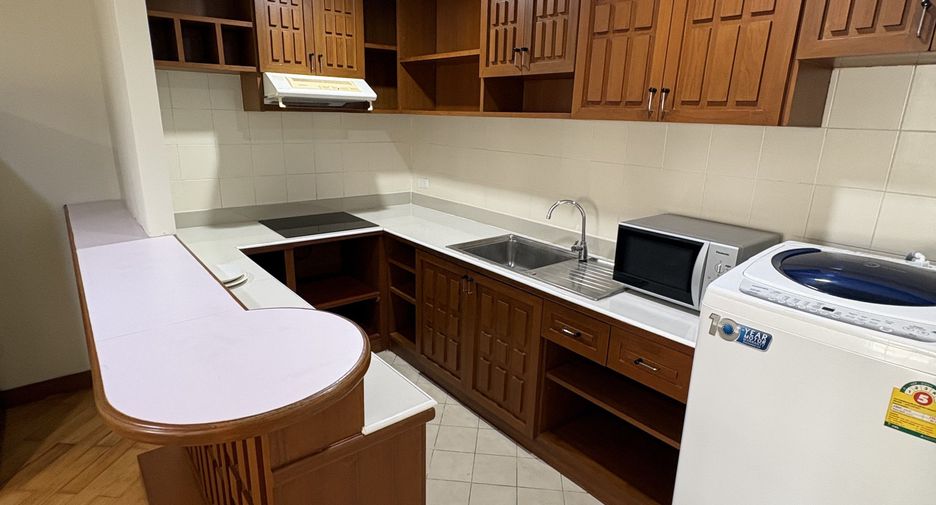 For rent 2 bedrooms apartment in Khlong Toei, Bangkok