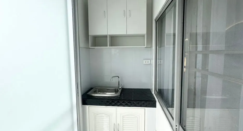 For rent 1 bed condo in Wang Thonglang, Bangkok