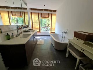 For sale 3 bedrooms condo in Yan Nawa, Bangkok