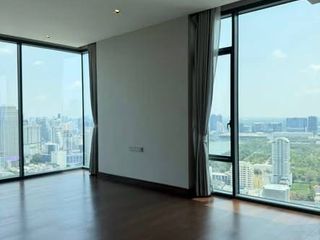 For sale 4 bedrooms condo in Khlong Toei, Bangkok