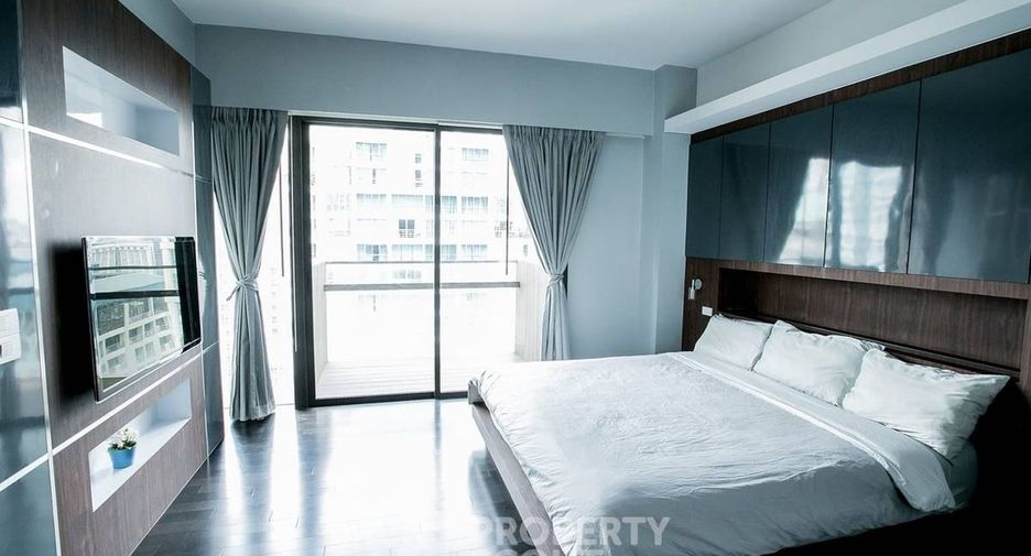 For rent 2 bedrooms condo in Pathum Wan, Bangkok