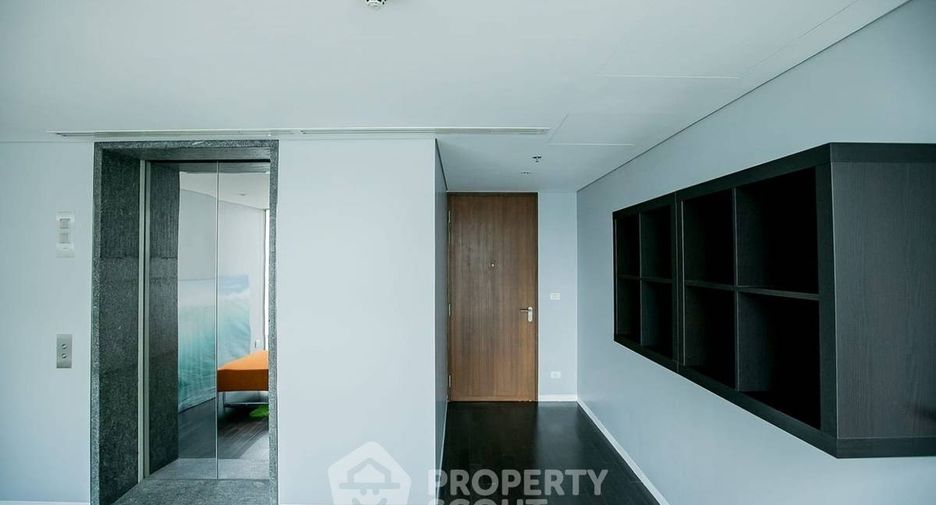 For rent 2 bedrooms condo in Pathum Wan, Bangkok