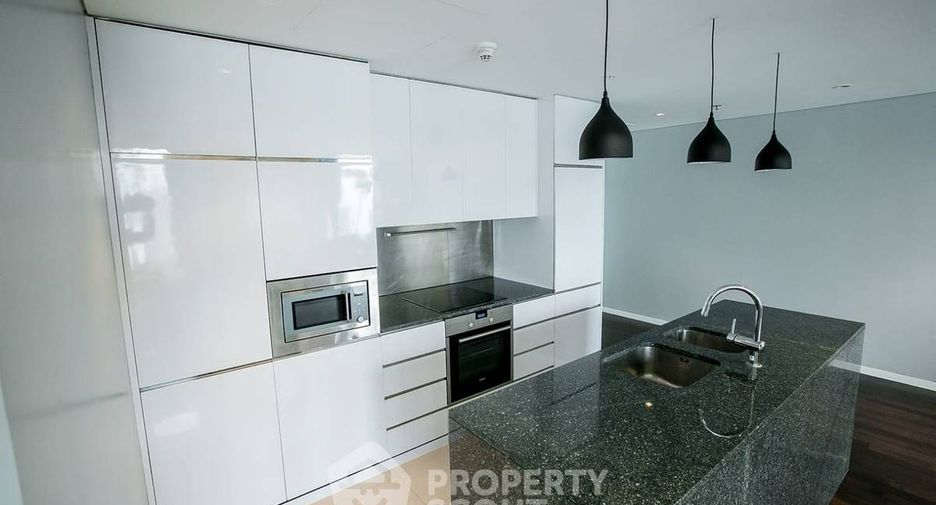 For rent 2 bedrooms condo in Pathum Wan, Bangkok
