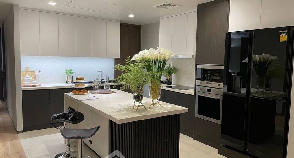 Apartamento en alquiler de 3 habitaciones en Khlong Toei, Bangkok