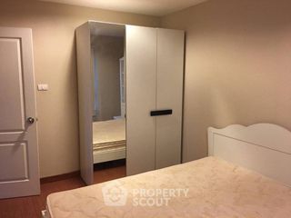 For rent 2 bedrooms condo in Huai Khwang, Bangkok