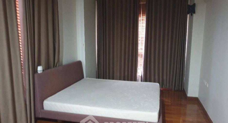 For rent 2 bedrooms condo in Khlong San, Bangkok