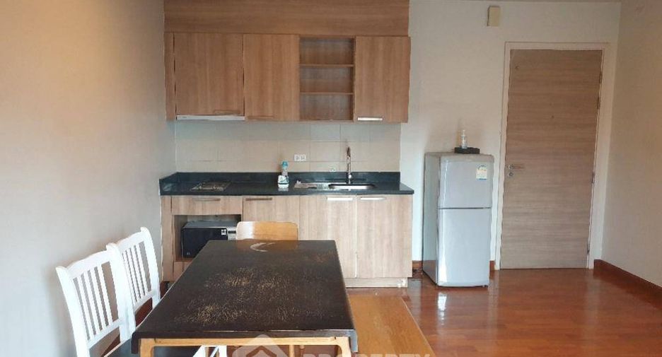 For rent 2 bedrooms condo in Khlong San, Bangkok