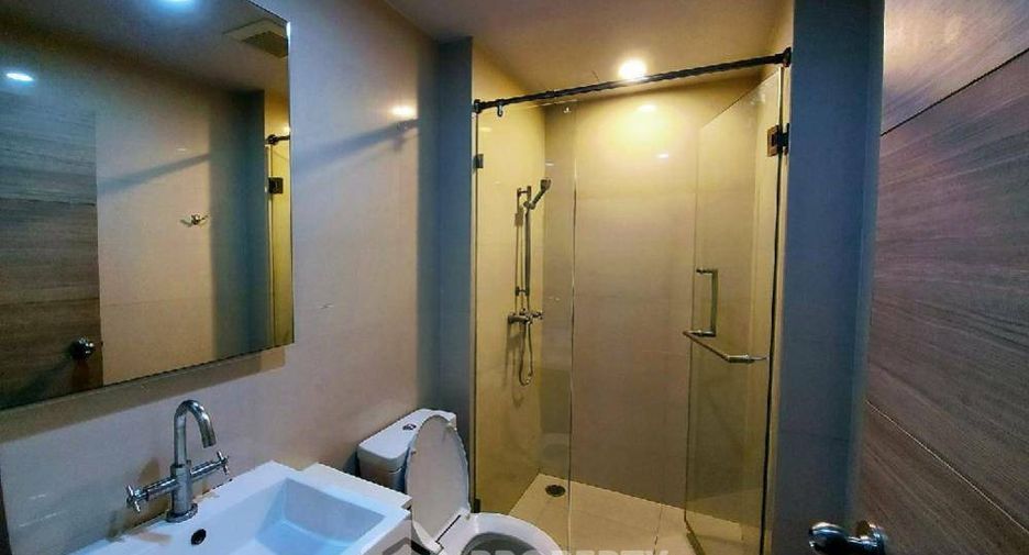 For rent 2 bedrooms condo in Khlong San, Bangkok