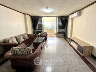 For rent 3 bedrooms condo in Sathon, Bangkok