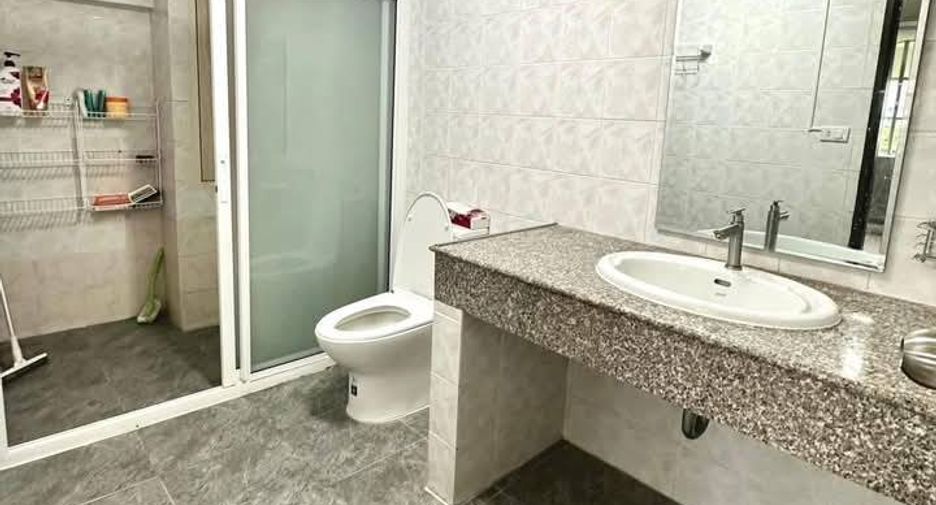 For rent 3 bedrooms condo in Sathon, Bangkok