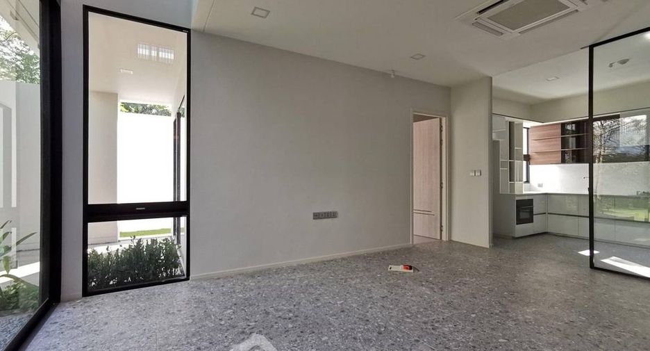 For rent 4 bedrooms house in Saphan Sung, Bangkok
