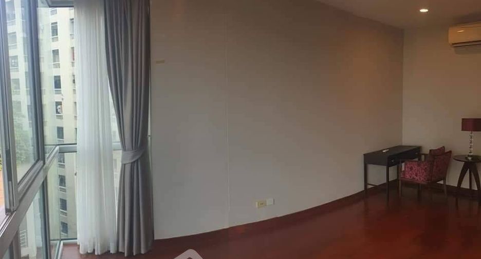 For rent 2 bedrooms condo in Yan Nawa, Bangkok