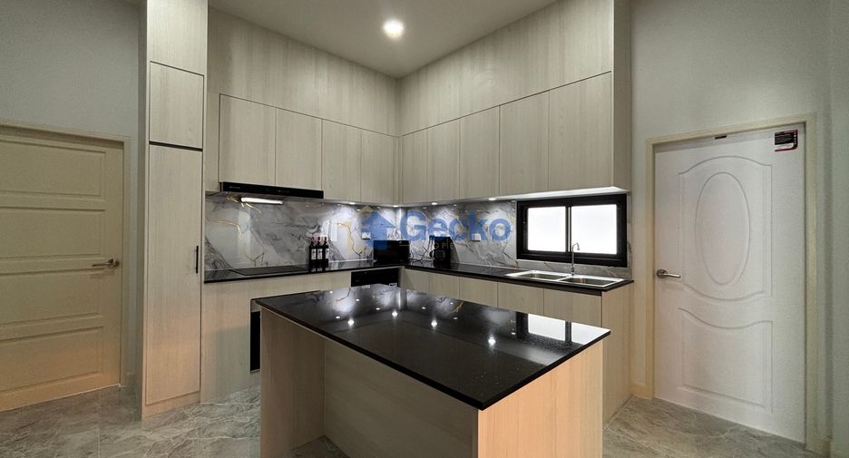 For rent 4 bedrooms house in Bang Lamung, Chonburi