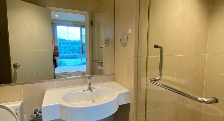 For rent 2 bedrooms condo in Sathon, Bangkok