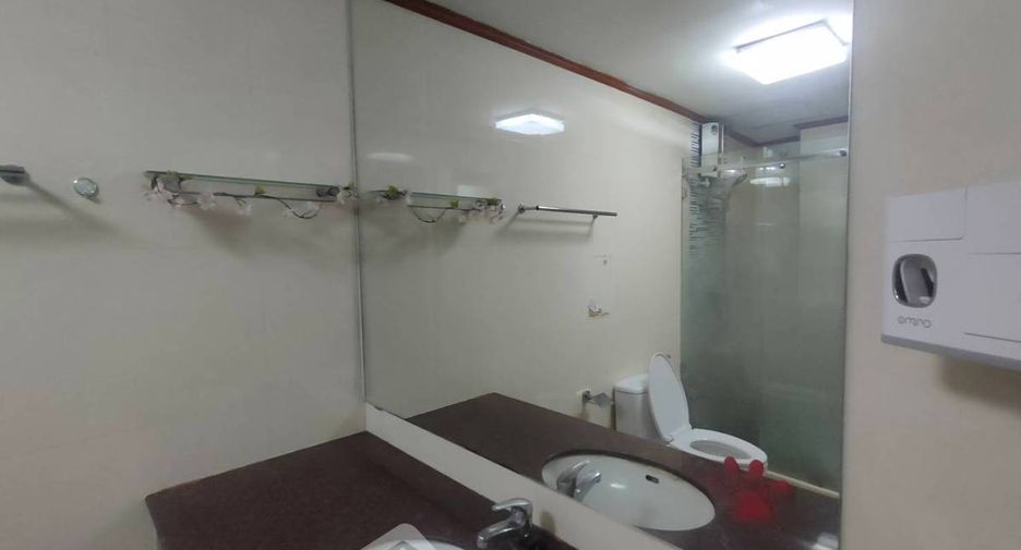 Condo en alquiler de 3 habitaciones en Watthana, Bangkok