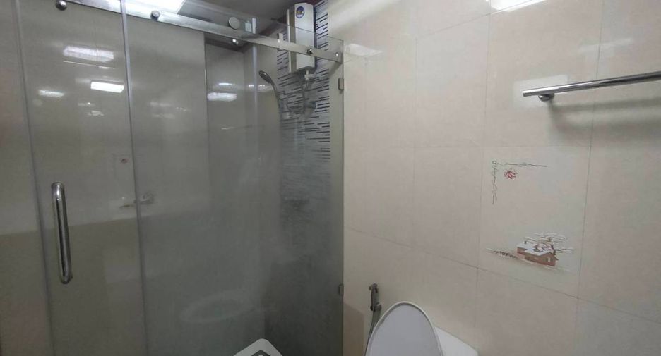 Condo en alquiler de 3 habitaciones en Watthana, Bangkok