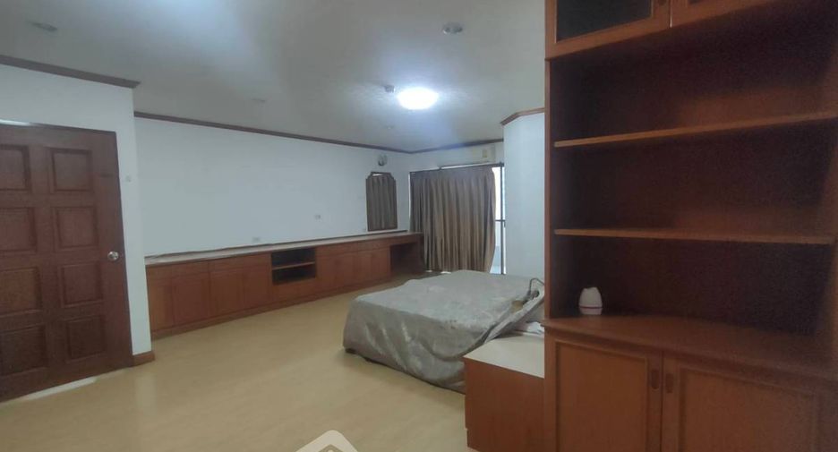 Condo en alquiler de 3 habitaciones en Watthana, Bangkok