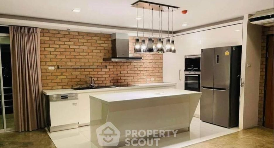 For rent 2 bedrooms apartment in Khlong San, Bangkok