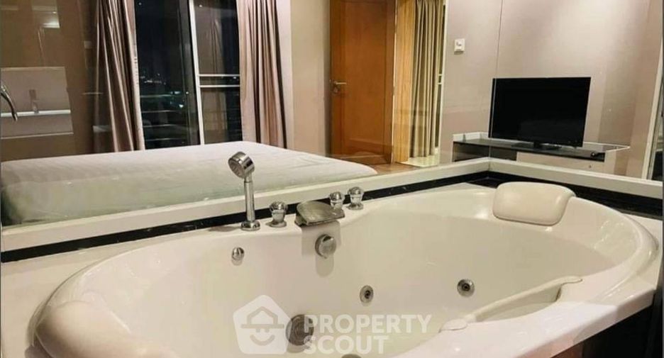 For rent 2 bedrooms apartment in Khlong San, Bangkok