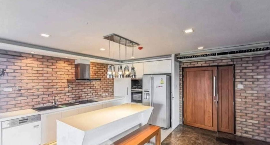 For rent 2 bedrooms apartment in Khlong San, Bangkok