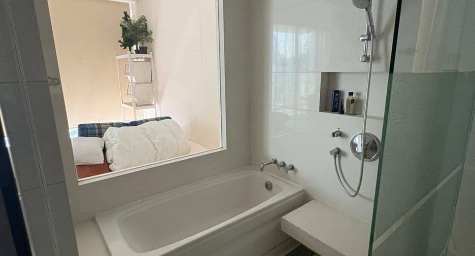 For rent 1 bed condo in Khlong Toei, Bangkok