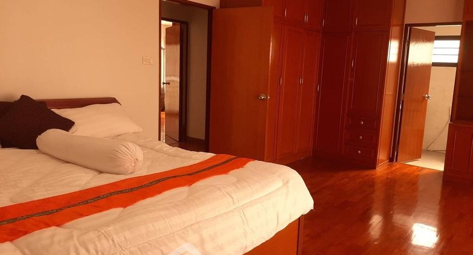 For rent 3 ベッドルーム condo in Khlong Toei, Bangkok