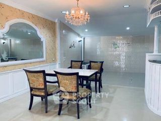 For rent 3 bedrooms townhouse in Yan Nawa, Bangkok