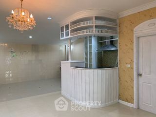 For rent 3 bedrooms townhouse in Yan Nawa, Bangkok
