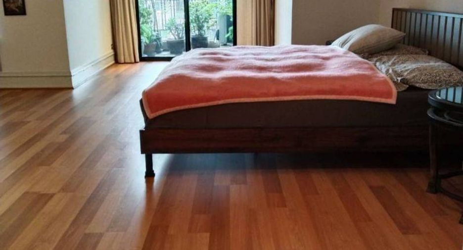 Condo en alquiler de 3 habitaciones en Khlong Toei, Bangkok