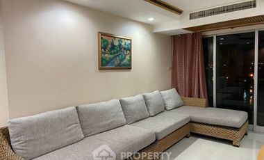 For rent 3 bedrooms condo in Yan Nawa, Bangkok