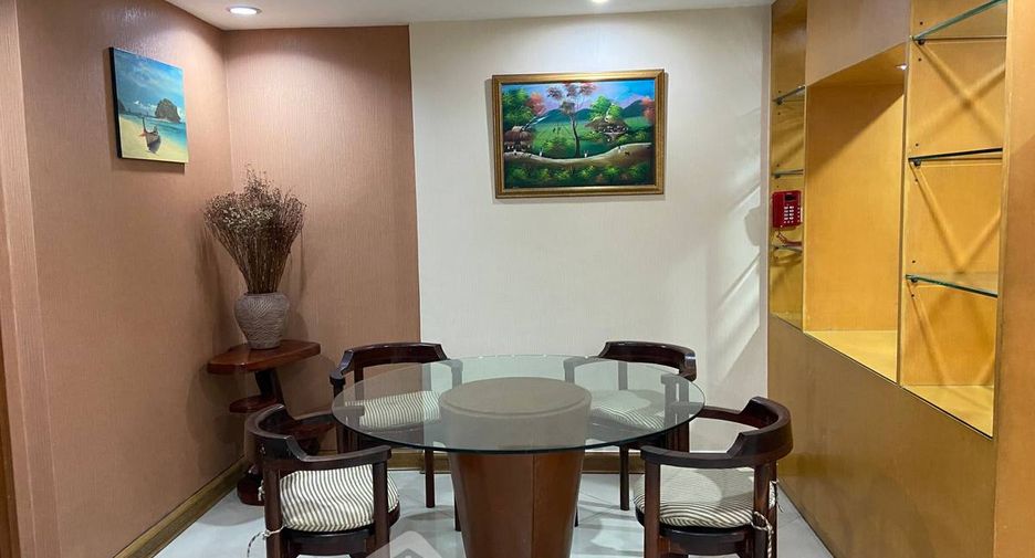 For rent 3 bedrooms condo in Yan Nawa, Bangkok