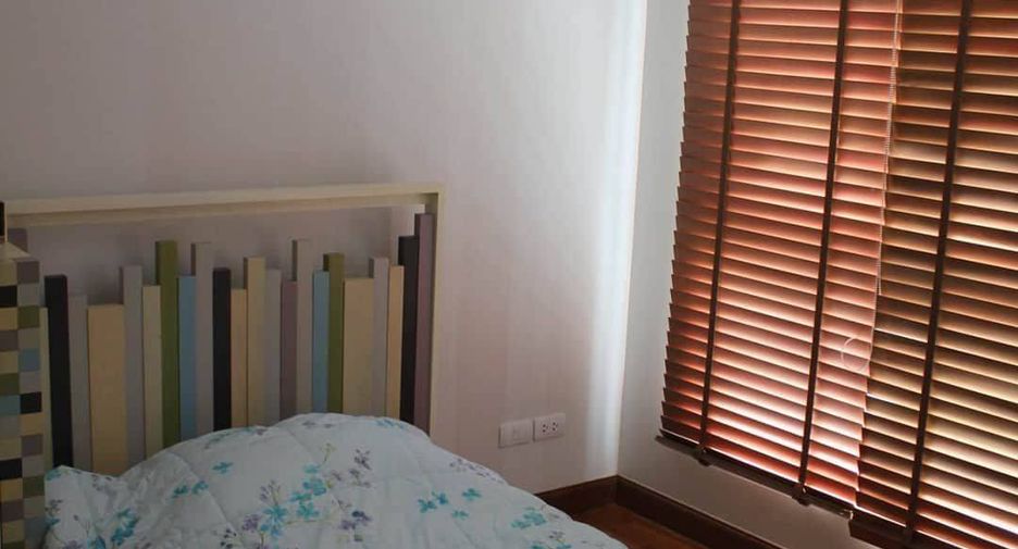For rent 2 bedrooms condo in Khlong San, Bangkok