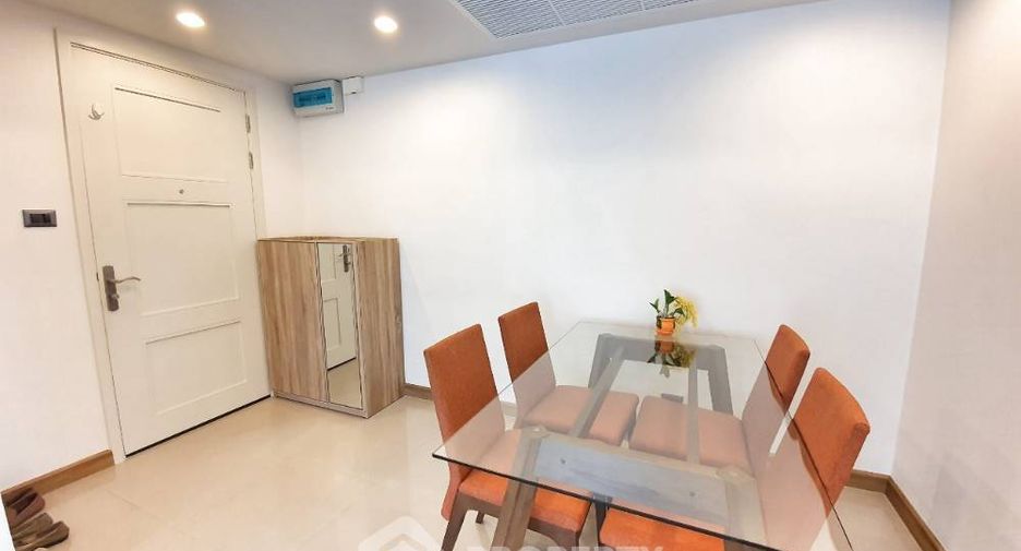 For rent 2 bedrooms condo in Huai Khwang, Bangkok
