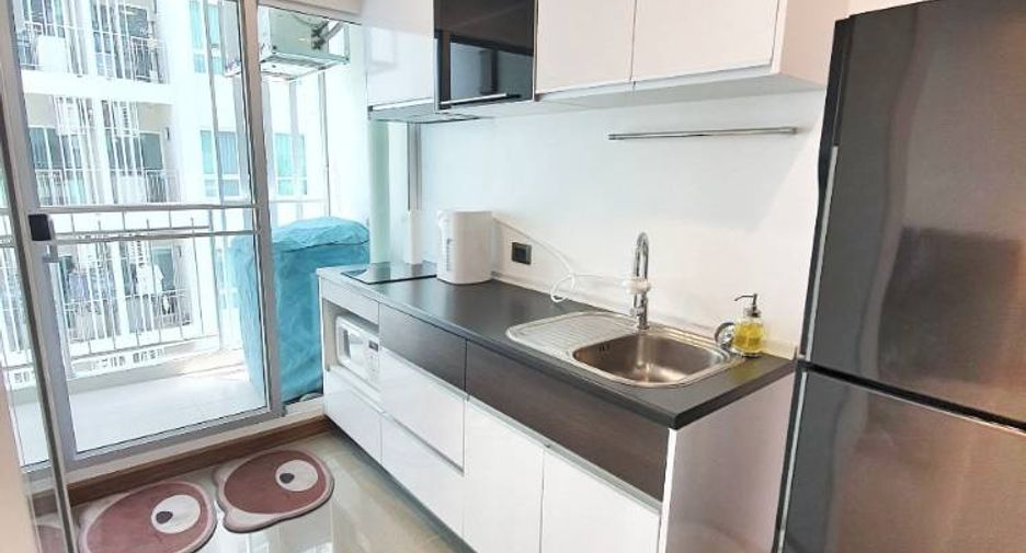 For rent 2 bedrooms condo in Huai Khwang, Bangkok