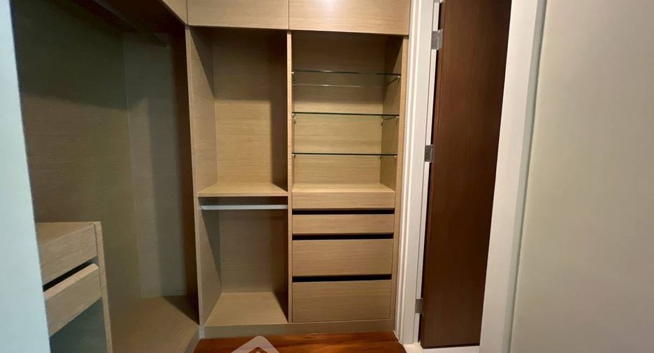 For rent 3 ベッドルーム condo in Khlong Toei, Bangkok