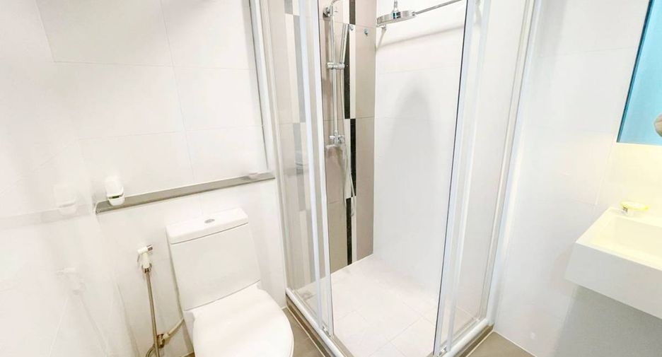 For rent 2 bedrooms condo in Huai Khwang, Bangkok