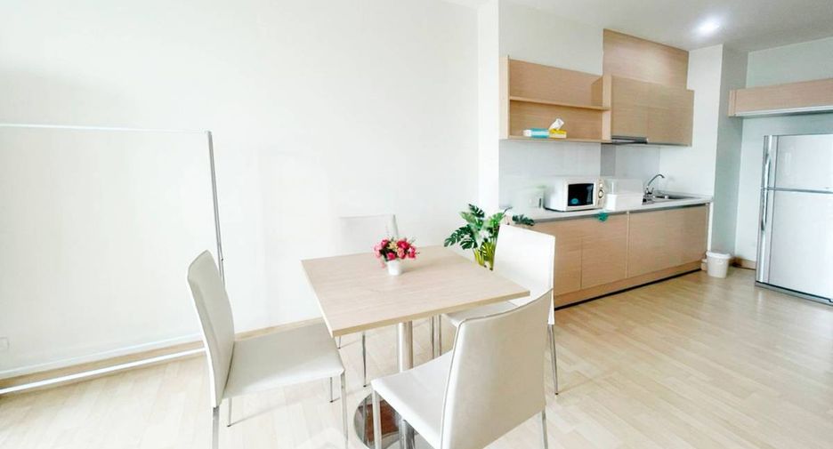 For rent 2 bedrooms condo in Huai Khwang, Bangkok