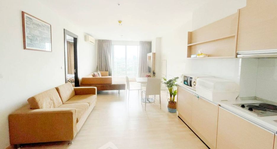 For rent 2 bedrooms condo in Huai Khwang, Bangkok
