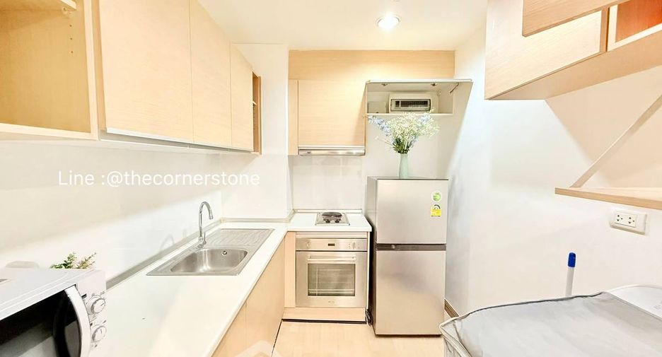 For rent 2 bedrooms condo in Huai Khwang, Bangkok