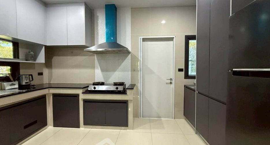 For rent 4 ベッドルーム house in Bang Kapi, Bangkok