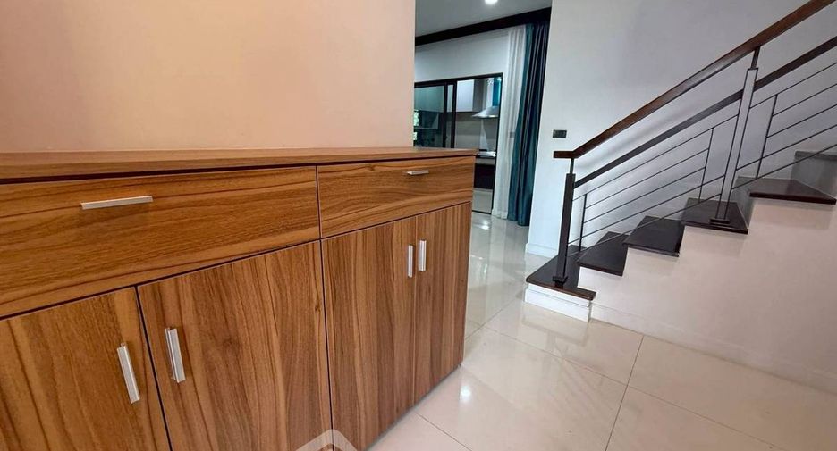 For rent 4 ベッドルーム house in Bang Kapi, Bangkok