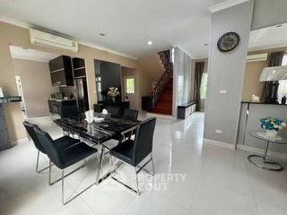For rent 3 bedrooms townhouse in Prawet, Bangkok