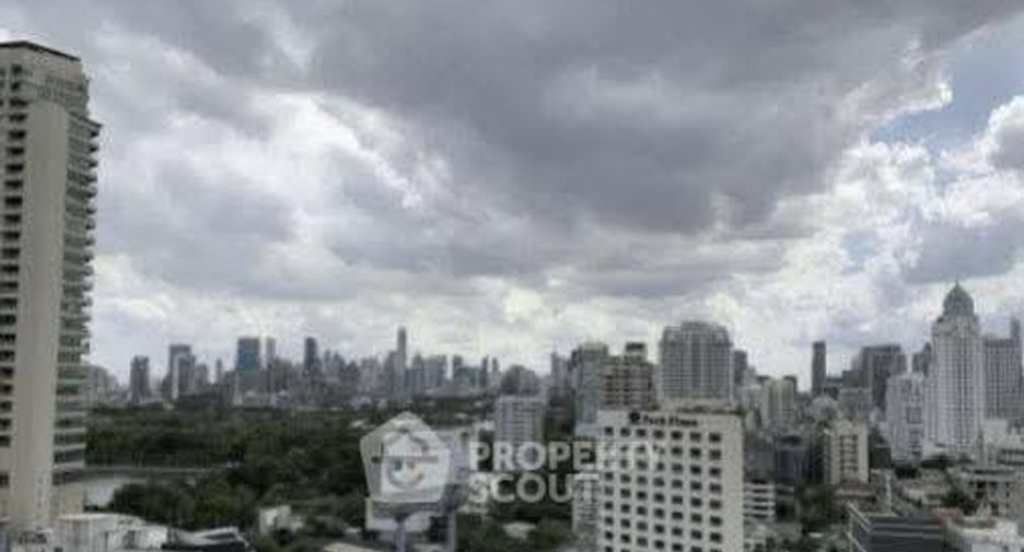 Condo en alquiler de 3 habitaciones en Khlong Toei, Bangkok