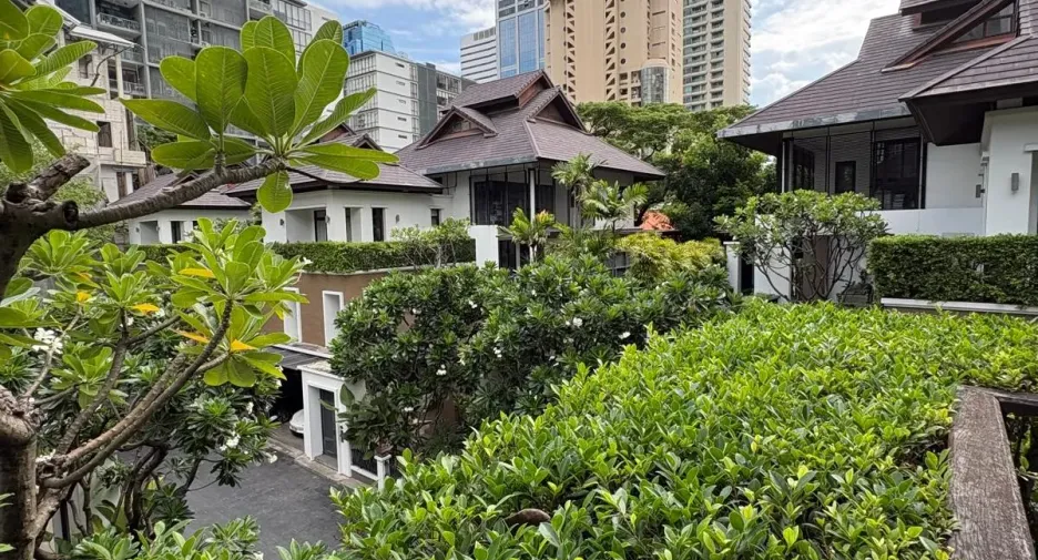 À louer 4 chambres maison à Khlong Toei, Bangkok