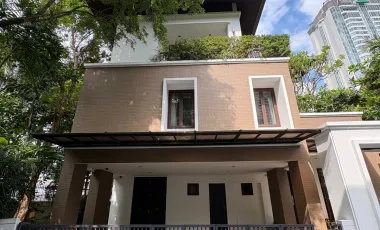 À louer 4 chambres maison à Khlong Toei, Bangkok