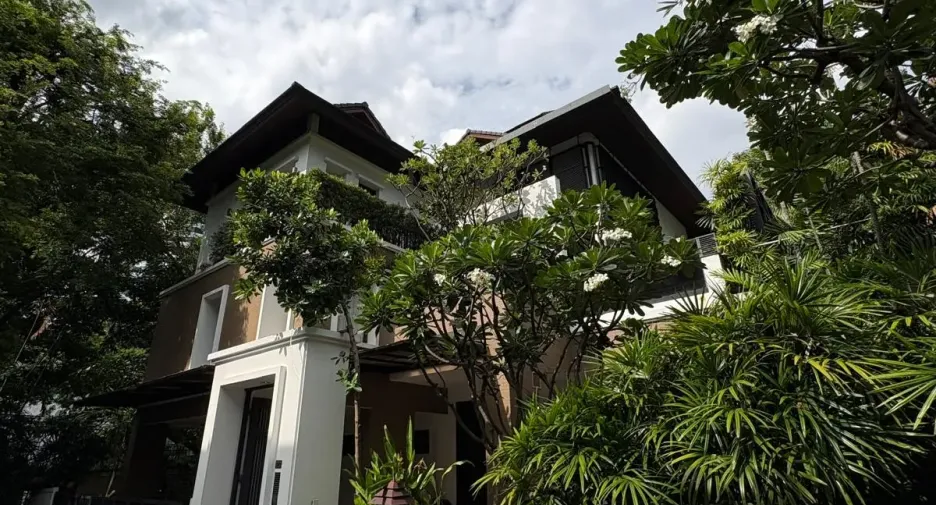 À louer 4 chambres maison à Khlong Toei, Bangkok