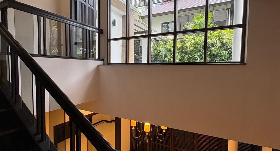 À louer 4 chambres maison à Khlong Toei, Bangkok