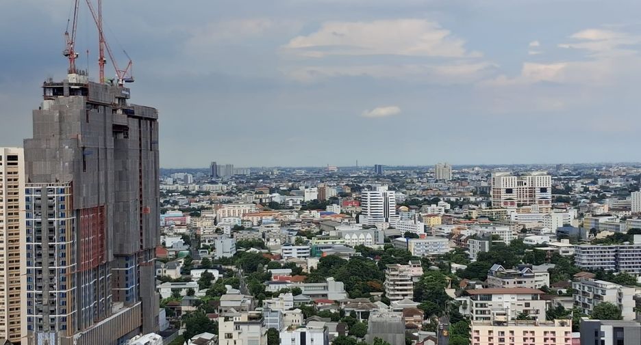 For rent 2 bedrooms condo in Watthana, Bangkok